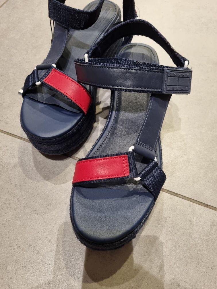 Nowe sandały Tommy Hilfiger skórzane, skóra sandałki damskie