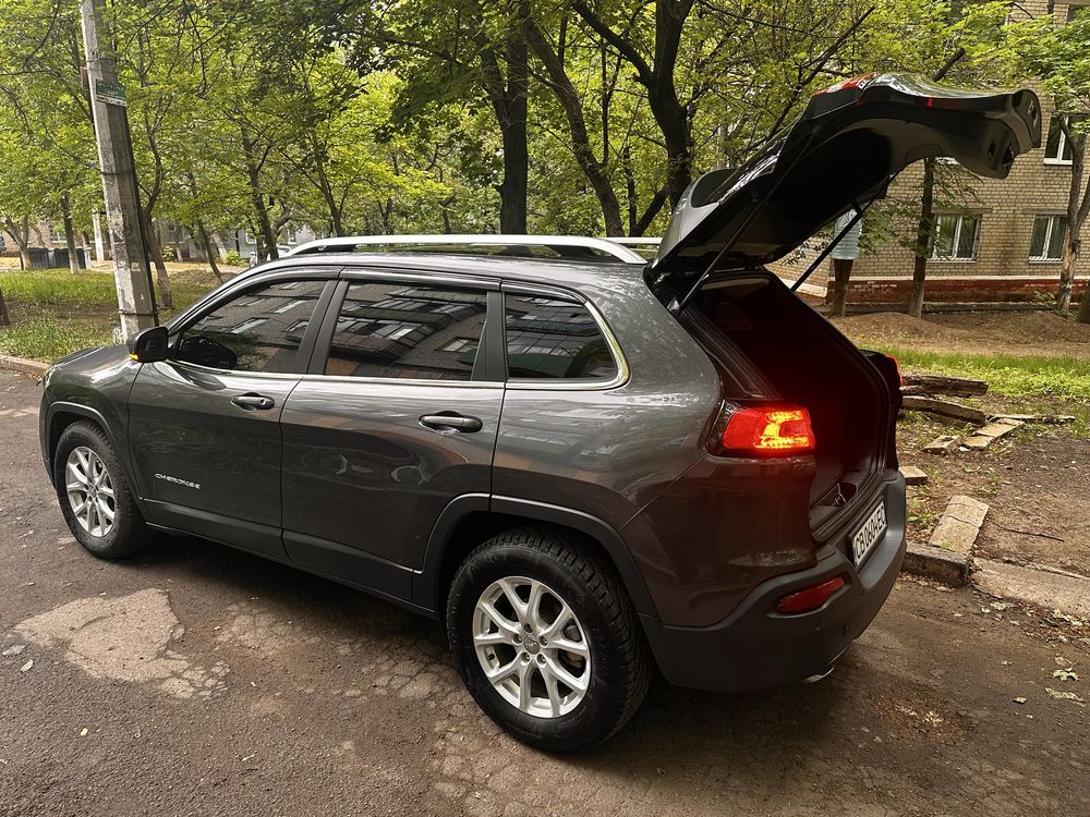 Продам Jeep Cherokee