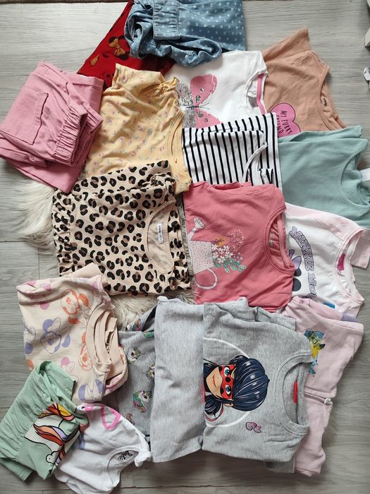 Zestaw ubranek dla dziewczynki 122/128