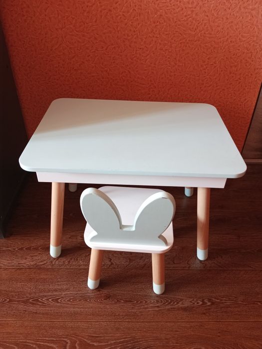 Дитячій столик зі стільцем