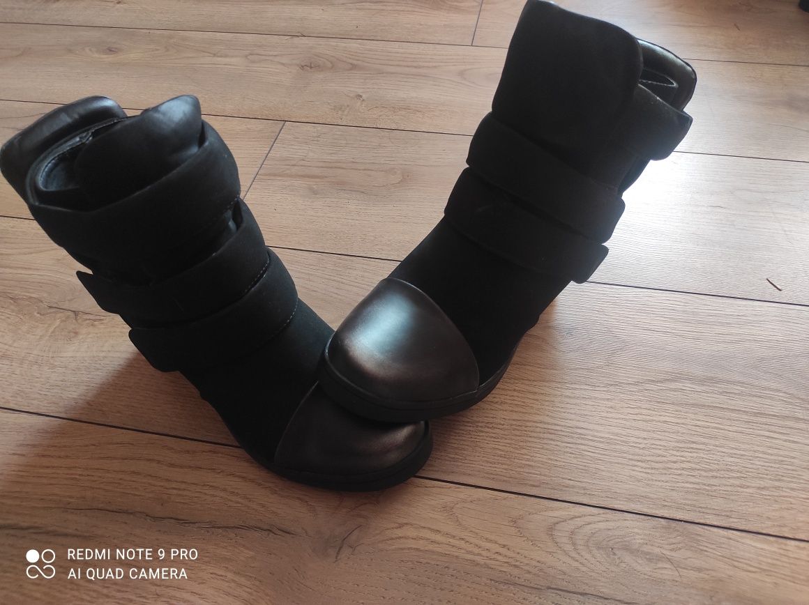 Botki sneakersy koturna