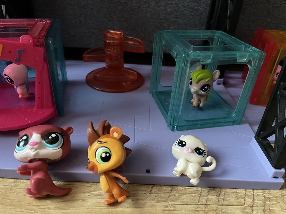 Littlest pet shop figurki 7 sztuk scena