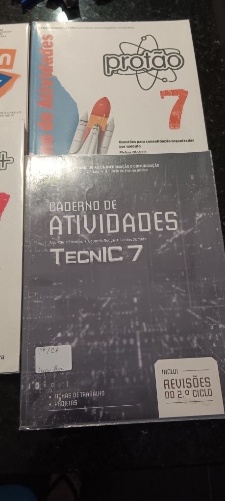 Cadernos fichas 7o ano novos e encadernados
