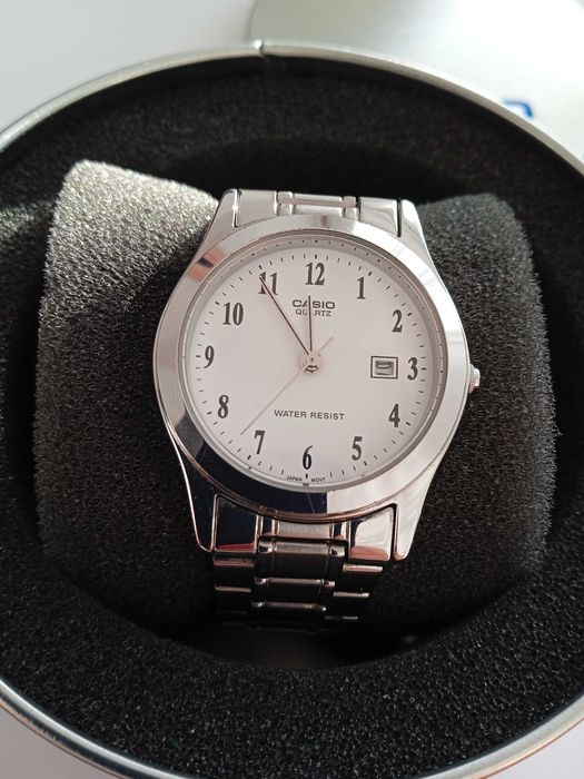 Damski zegarek Casio bransoleta elegancki