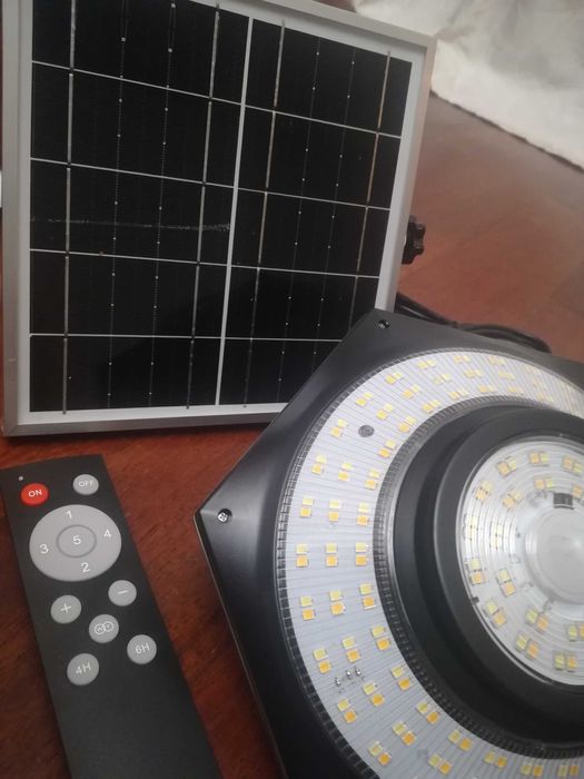 Solarna lampa z czujnikiem ruchu na zewnątrz i do środka , pilot.