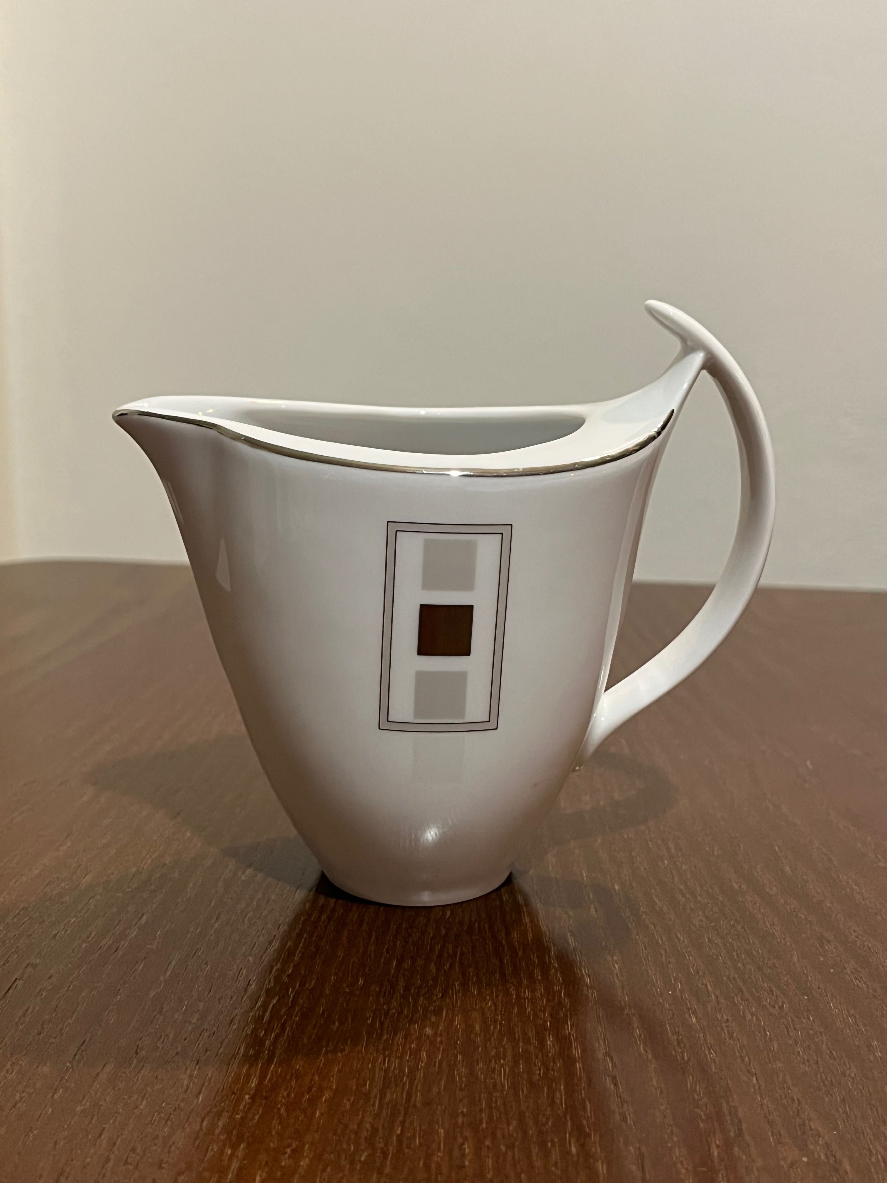 Serwis kawowy porcelana 27 elementów