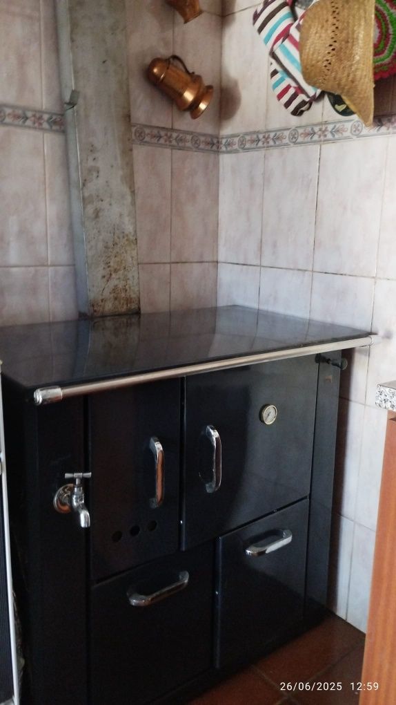 Fogão a lenha 
VOUZELA 
400€ ( preço fixo)