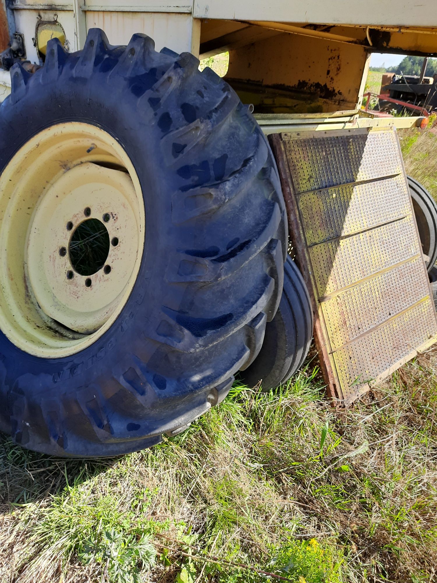 New holland kabina m135,140,silnik koła półos części
