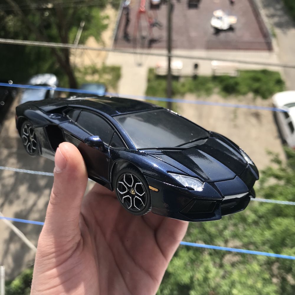 Машинка модель Lamborghini Aventador 1/24