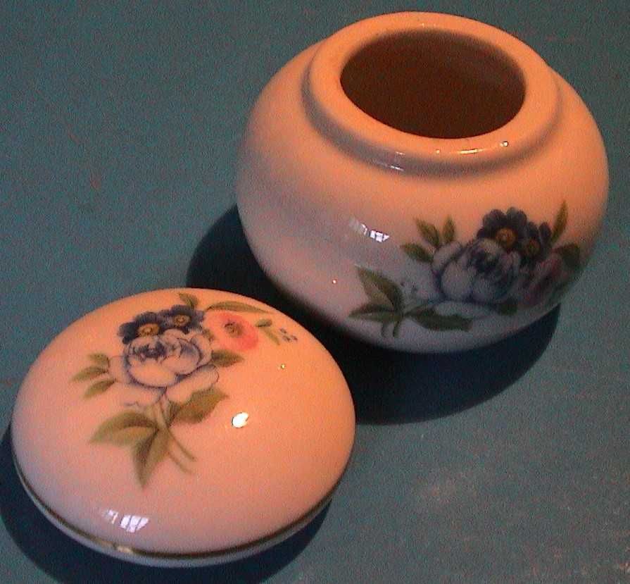 Boião cerâmica  """ J S B """  Miniatura antiga.