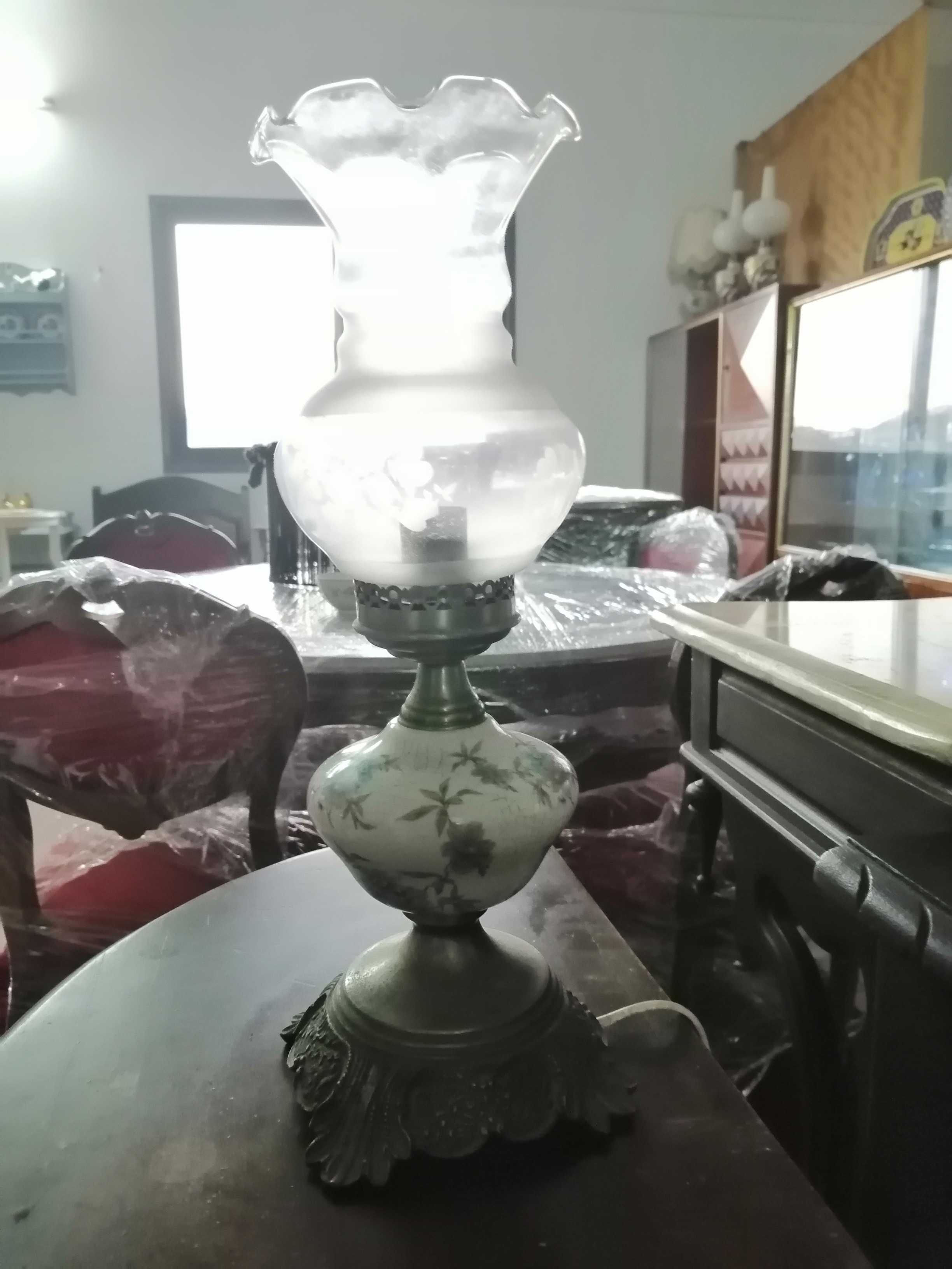 Candeeiro Vintage muito antigo