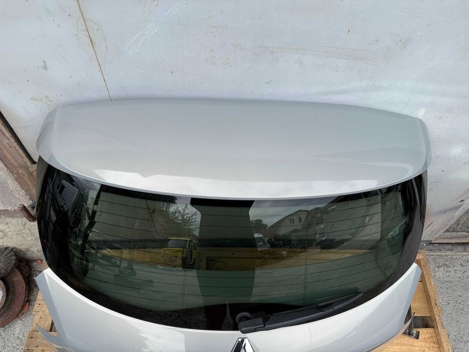 Кришка багажника Renault Zoe 12-19  задня ляда кляпа Рено зоя 12-19