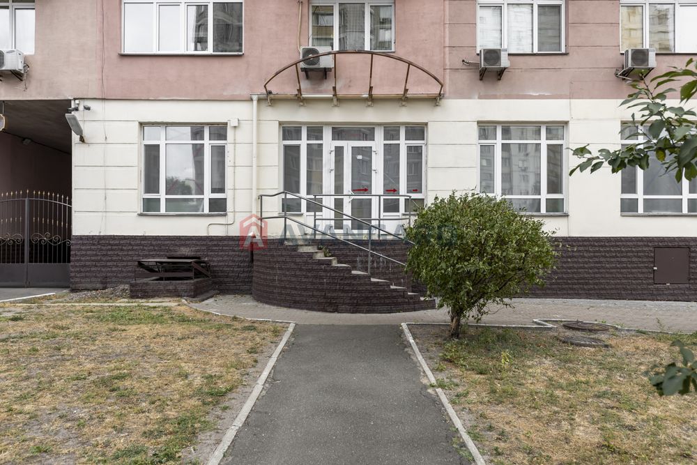 Продаж приміщення 217м2., вул. Амосова 4.