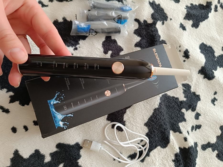 Продам электрическую ультразвуковую зубную щётку б/у