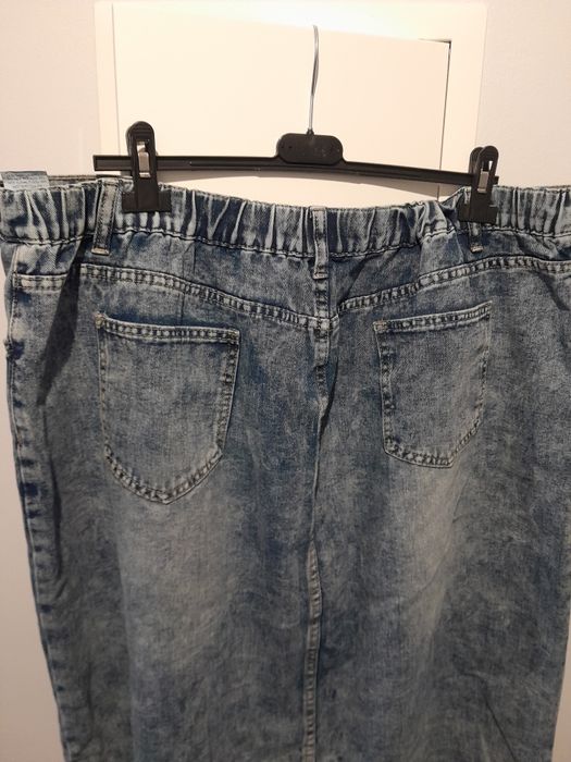 Spódnica z rozcięciem