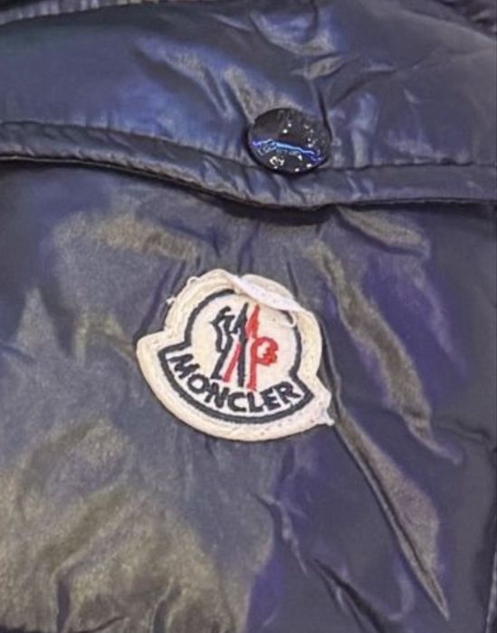 Casaco moncler maya com defeito