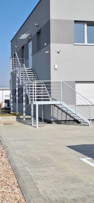 Schody metalowe zewnętrzne