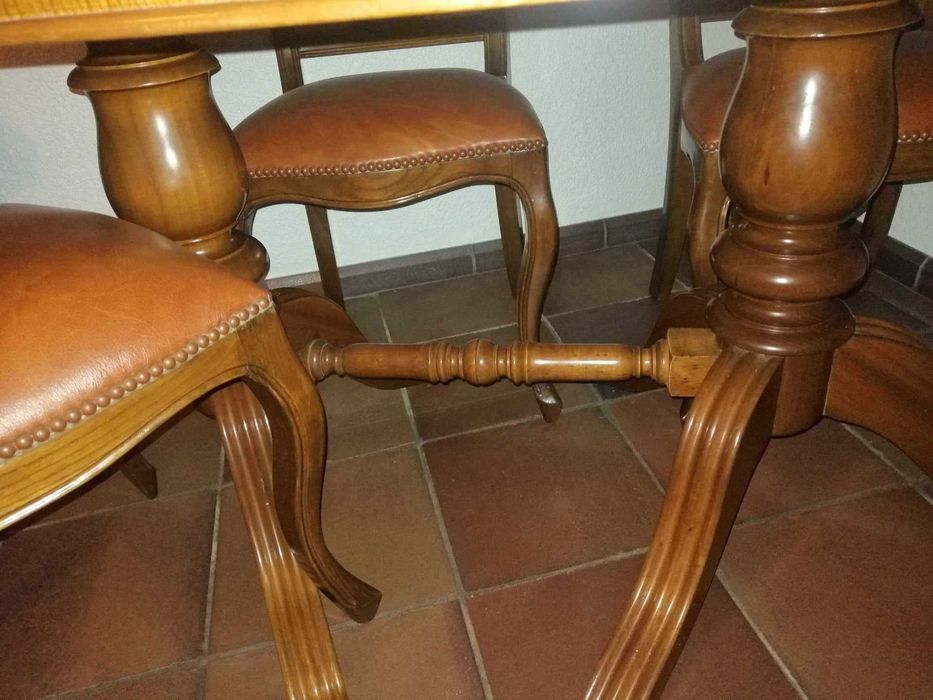 Mesa jantar extensível em carvalho maciço e 4 cadeiras em pele - NOVA