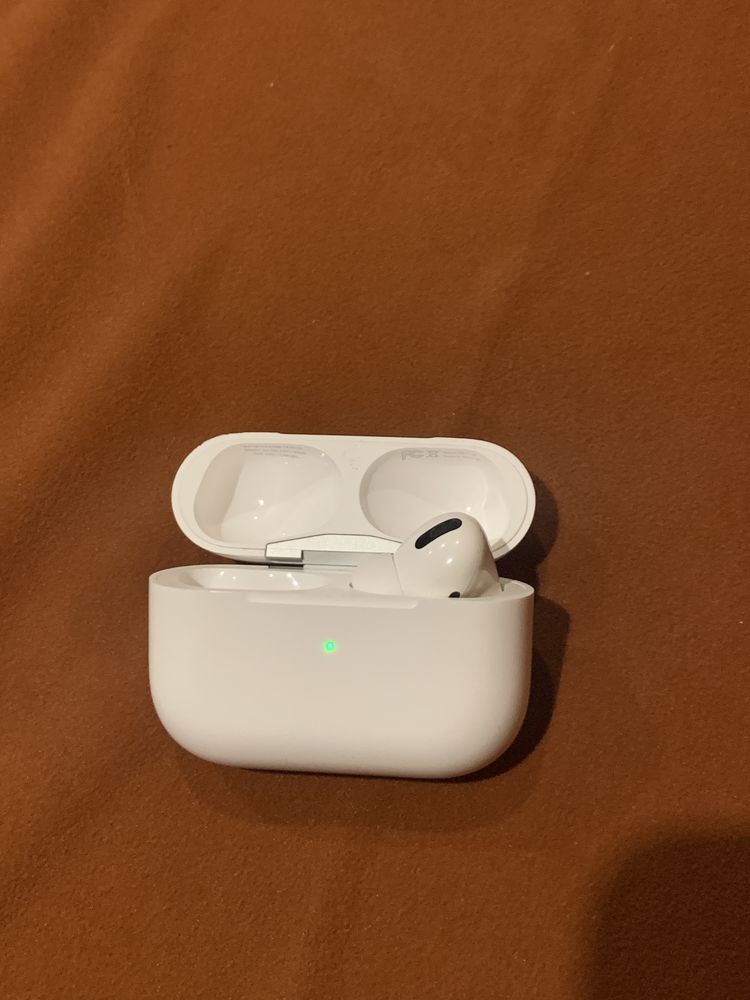 Airpods pro правий навушник і кейс