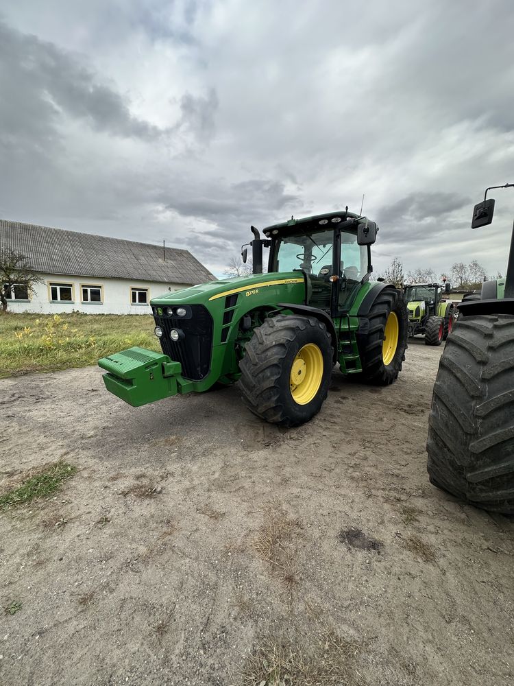 Трактор John Deere 8270R