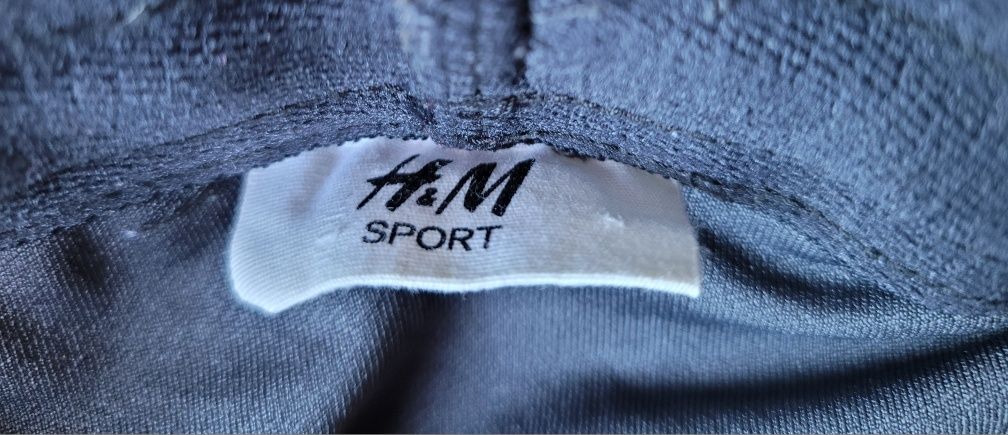 Spodenki sportowe H&M  s
Cienkie spodenki w środku siateczka