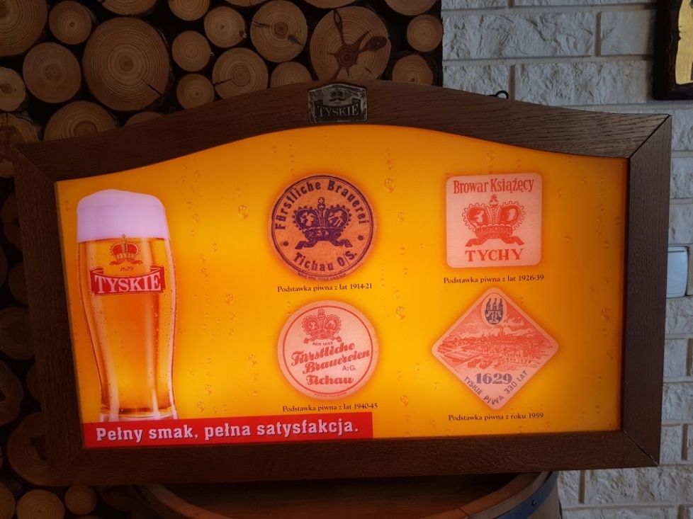 Witryna świetlna rozmiary długość 72 cm szerokość 10 cm a wysokość 46