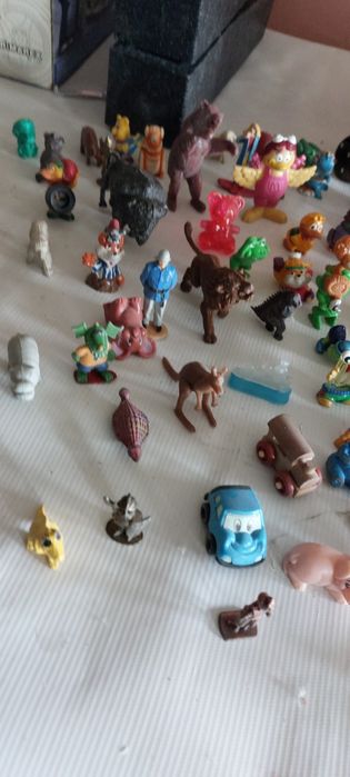 Figurki różne dla dzieci i resoraki