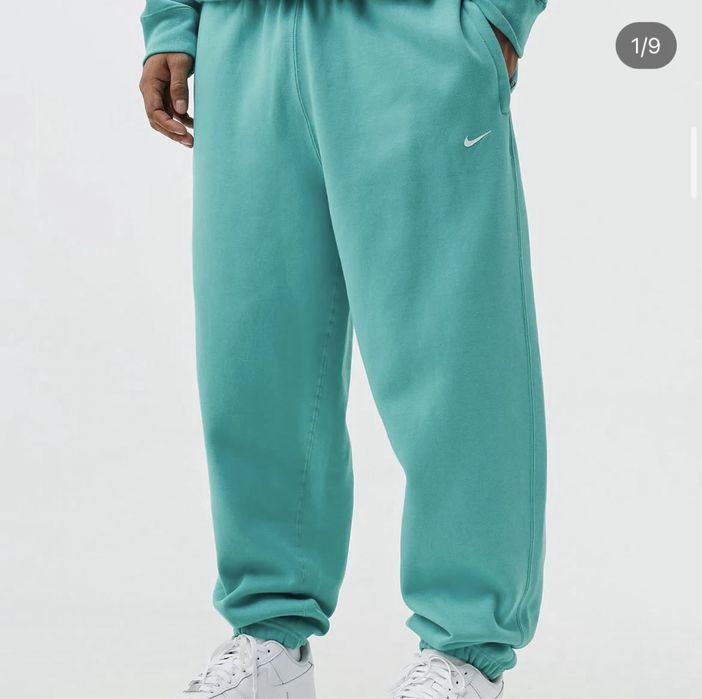 Теплые штаны Nike solo swoosh на флисе