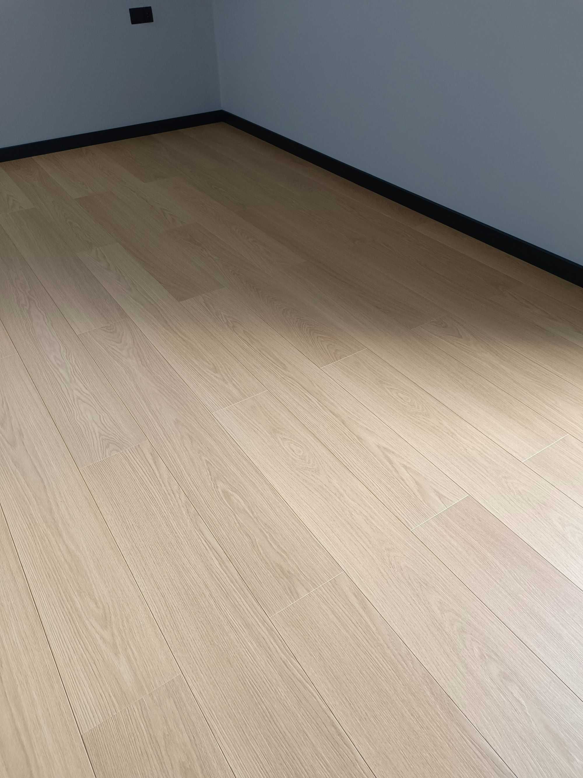 2 paczki panele Quick Step SIG 4749 dąb naturalny lakierowany 4m2