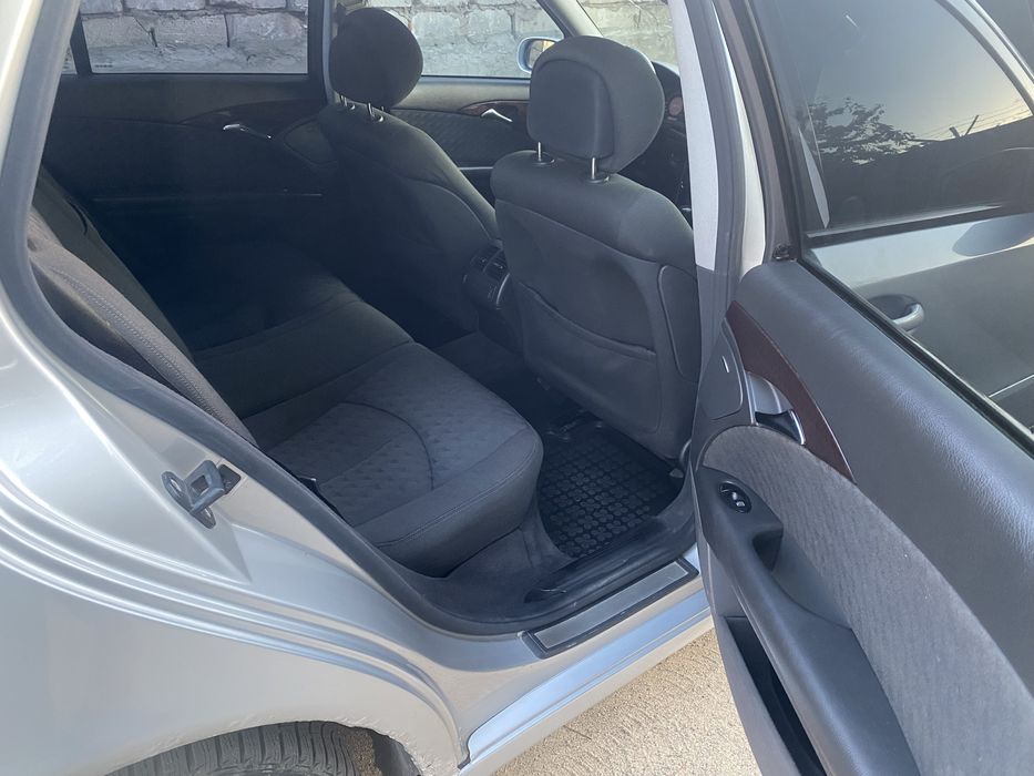 Mercedes-Benz E-Class 2005