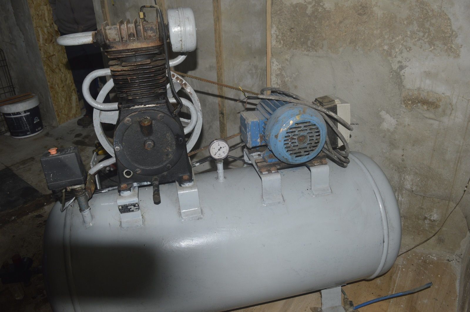 Vendo compressor de ar usado de 200L