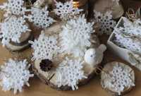 Szydełkowe śnieżynki gwiazdki koronkowe bombki białe na choinka