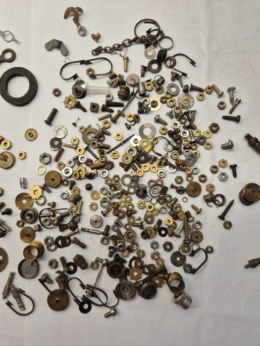 Zegarmistrzowskie elementy-śrubki,nakrętki,sprężyny ...