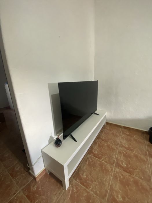 tv lg 55" modelo 2024 com movel com apenas 6 meses de uso