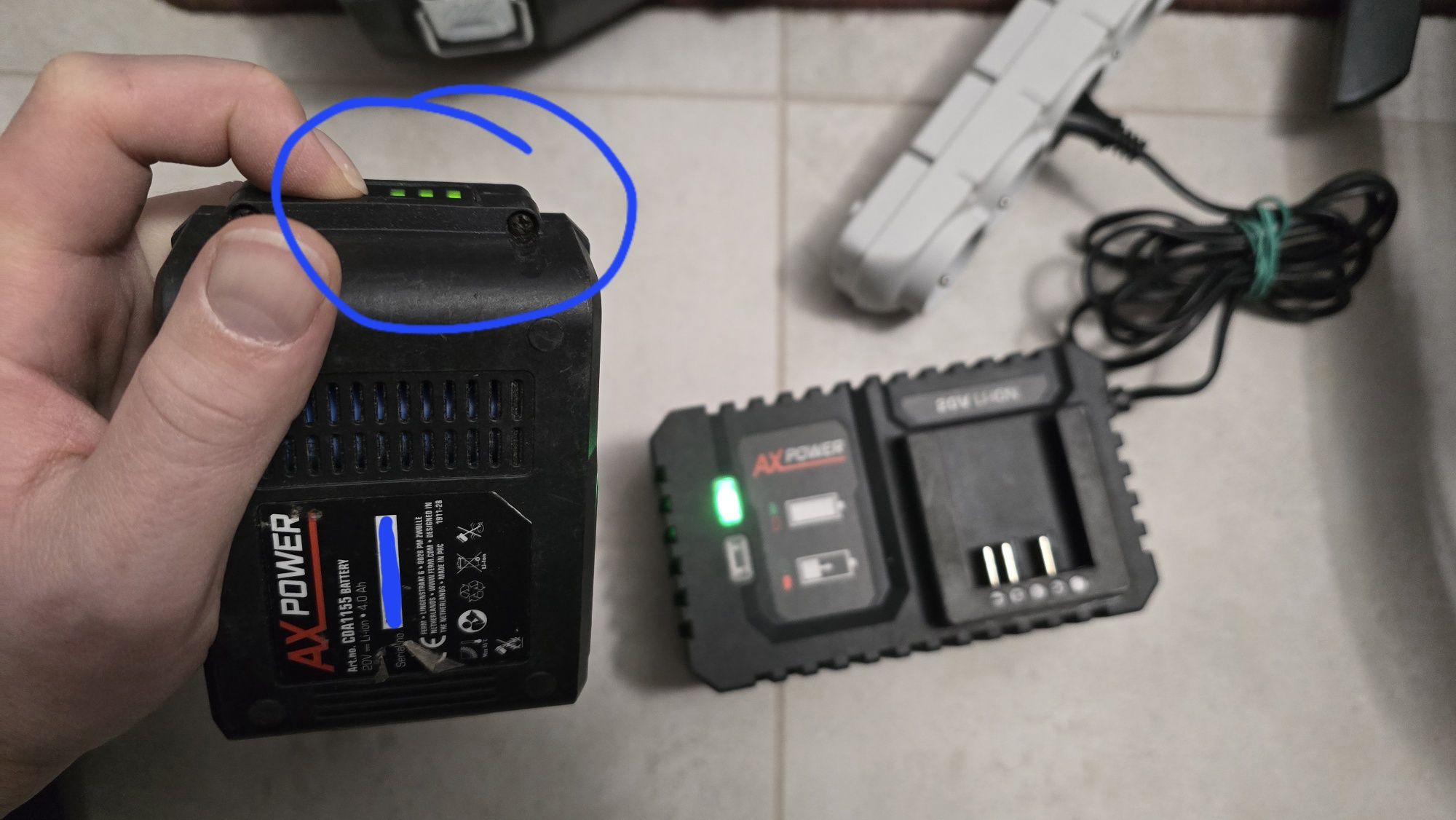 VARO Akumulatorowa pilarka ręczna 20V, aku 4Ah, ładowarka, walizka