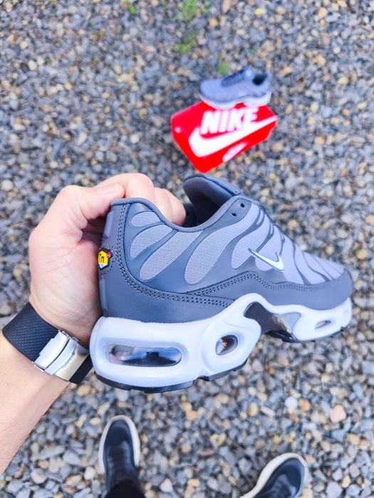 Кросівки підліткові Nike Air Max Tn Plus термо осінь зима сірі