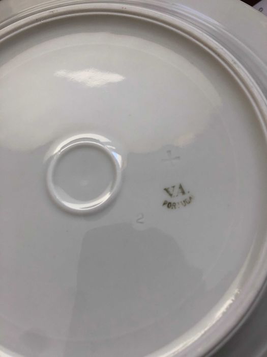 Serviço Vista Alegre rosas inicio sec XX pratos rasos, sopa e terrina