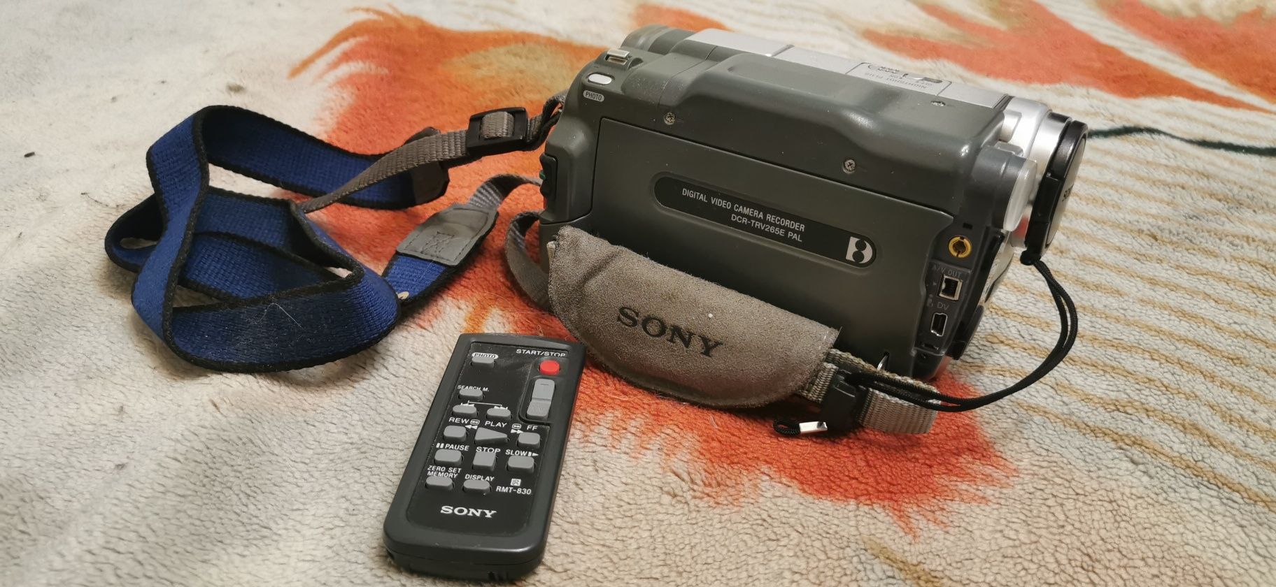 Відеокамера Sony DCR-TRV265E з сумкою
