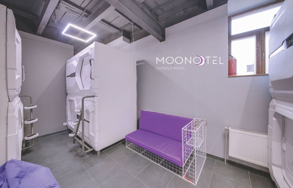 Фасадное помещение на Андреевском спуске в Киеве с действующим отелем