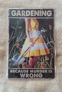 Metalowa tablica dekoracyjna ogrodowa Gardening because murder is wron