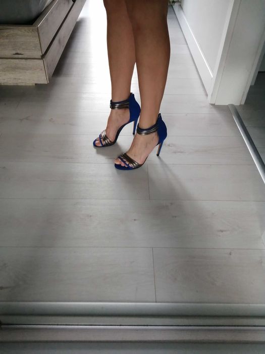 Kazar jak nowe Buty na obcasie szpilki granatowe niebieski sandały