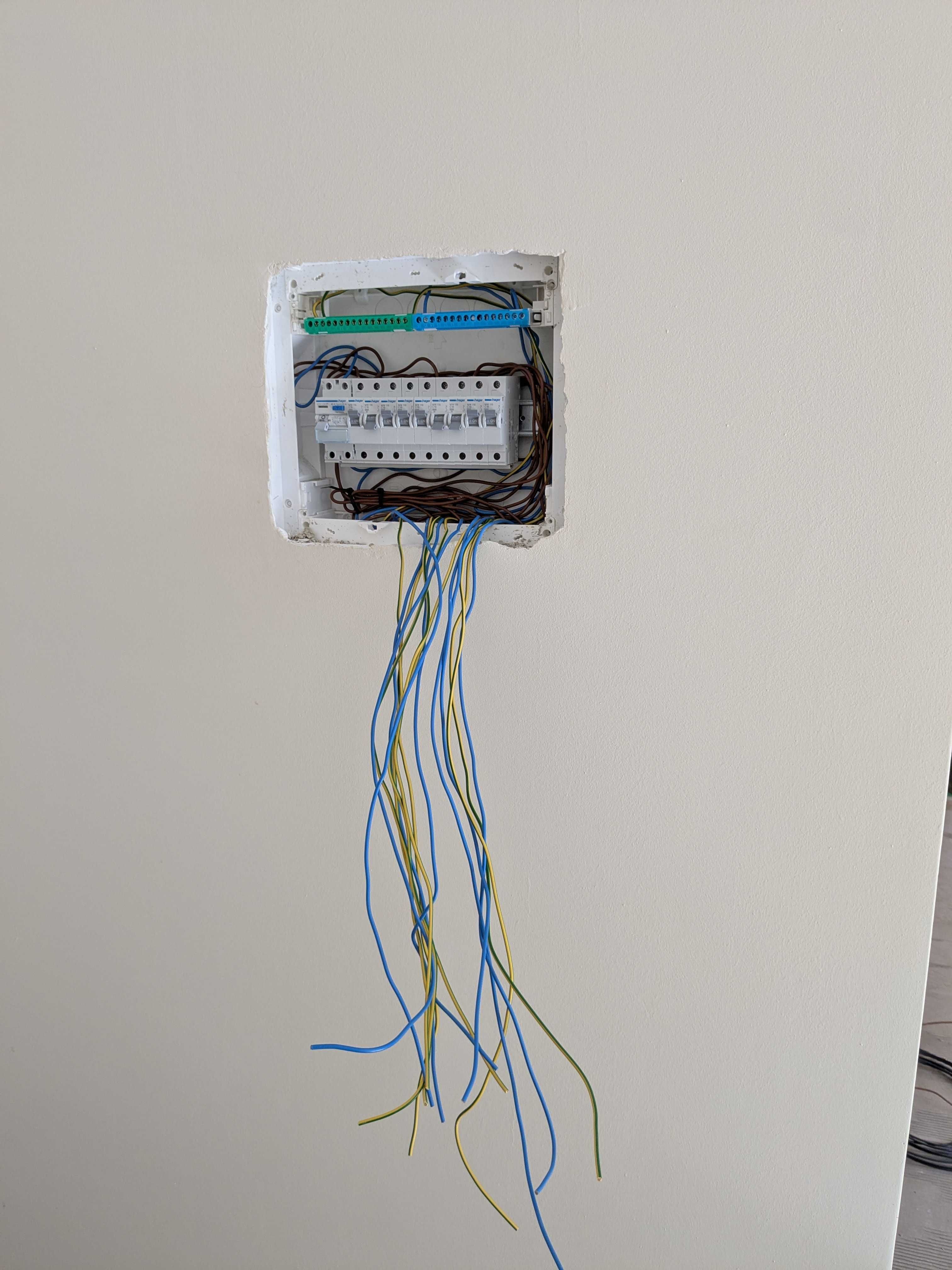 Eletricista - Serviços de Instalação, Manutenção e Reparação