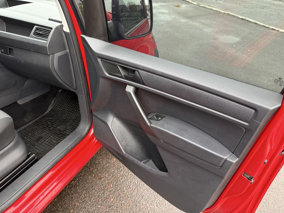 Продам Volkswagen Caddy 2015 (1.6 TDI)