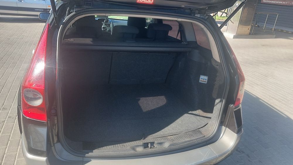 АвтомобільРено меган2