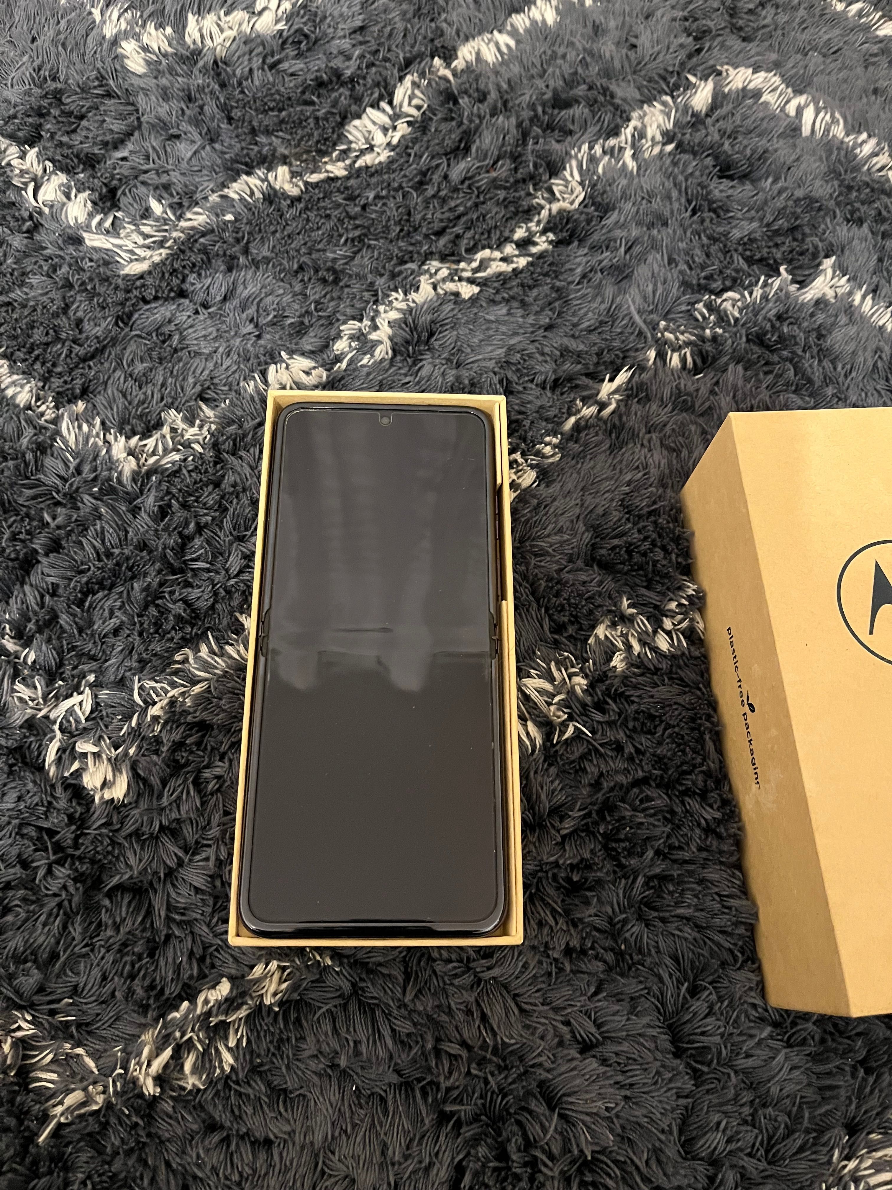 Motorola Razr 40 256GB fioletowy składany