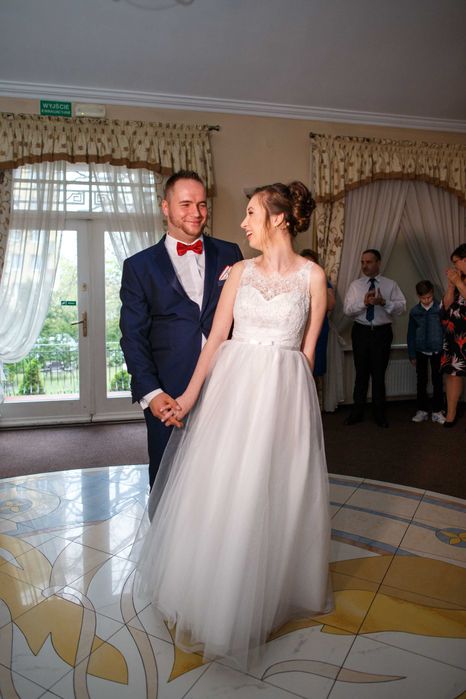 Suknia ślubna 36/38 kupiona w salonie.