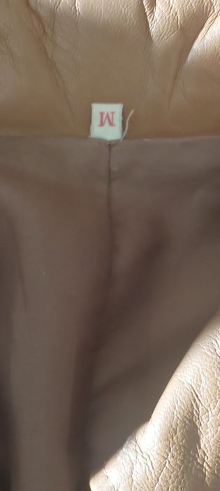 Casaca em pele castanha.Quase nova,em muito bom estado