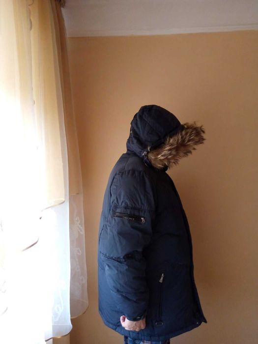 Мужская куртка темно синяя  р, 52  пуховая, Аляска с мехом енота