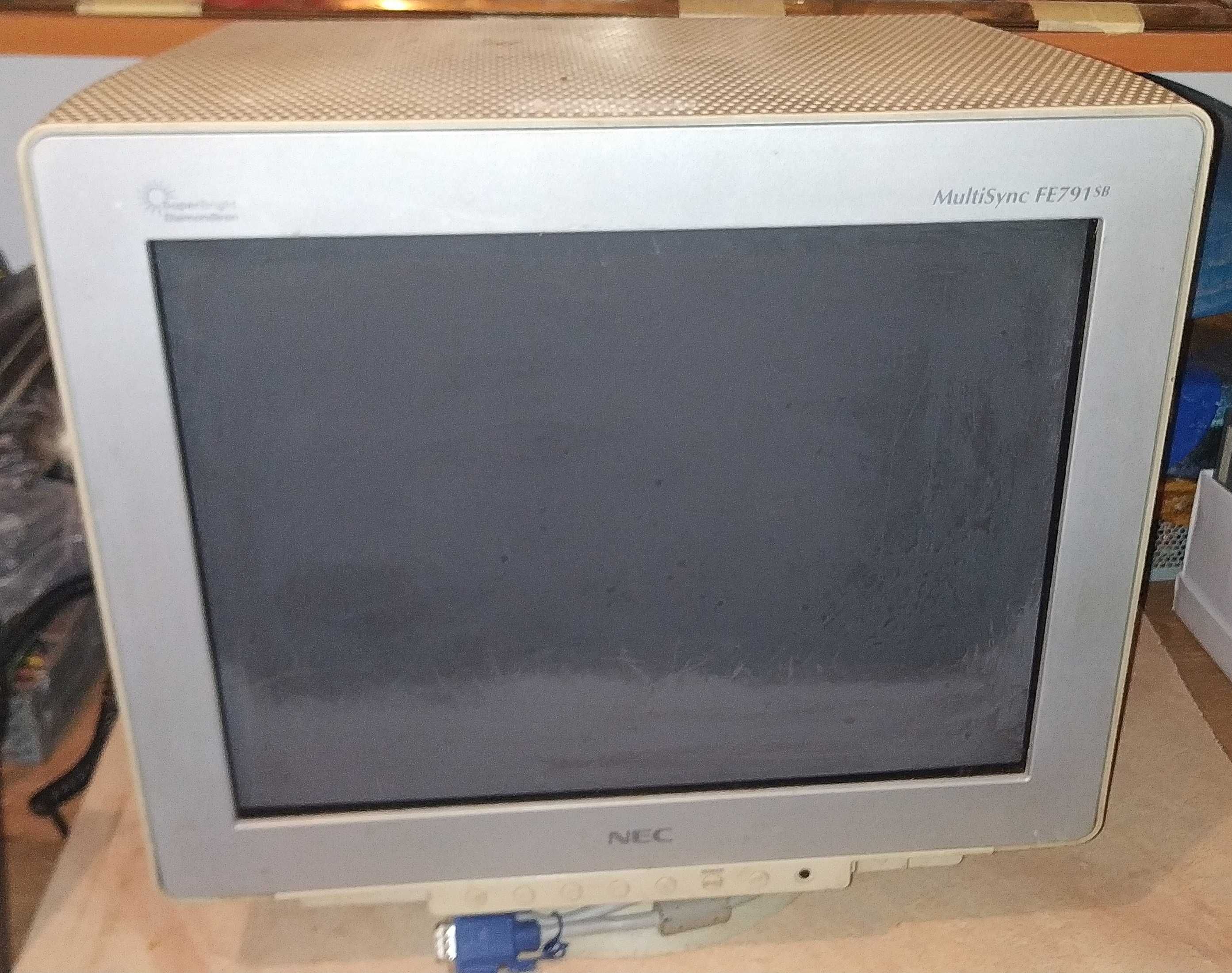 Monitor CRT firmy NEC MultiSync FE791SB kineskopowy