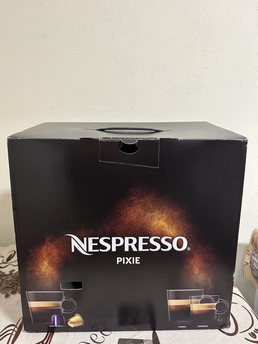 NOVO - Máquina de Café Nespresso Pixie - (nunca usada)